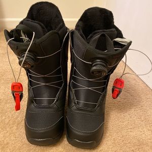 Women’s mint BOA burton snowboard boots